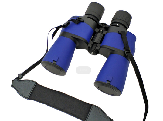 los prismáticos militares azules de la prenda impermeable del grado 7x50 se resumen para la búsqueda de los adultos